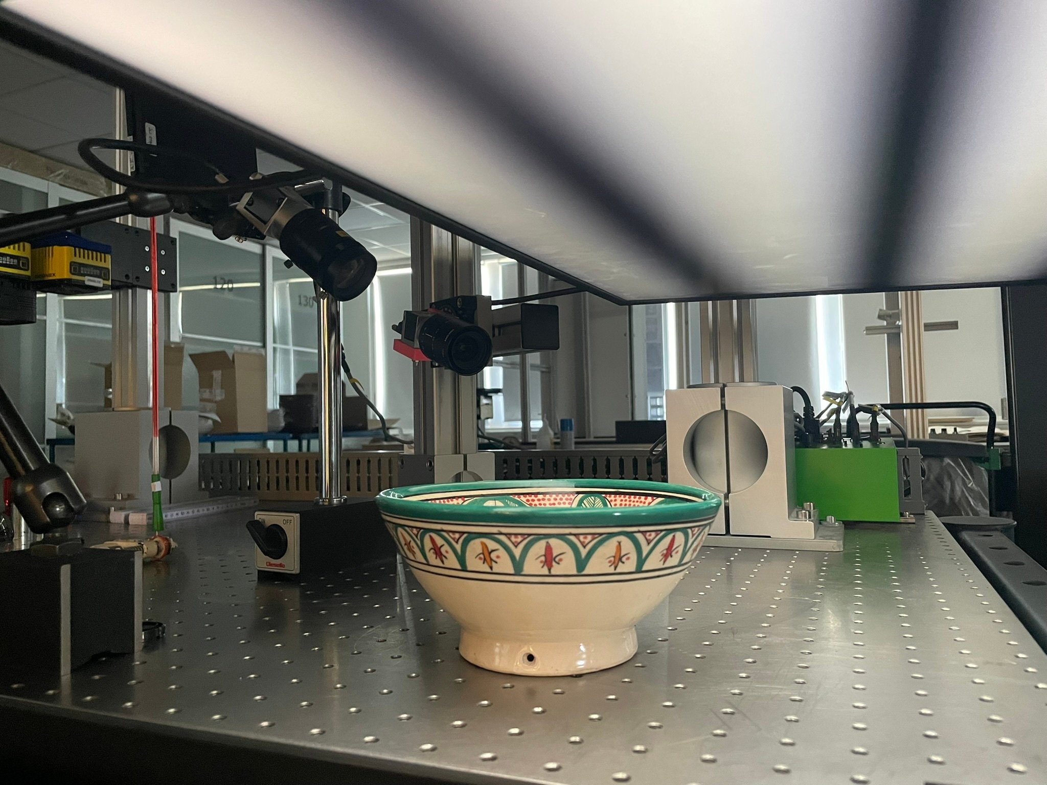 test - glossy curved surface 1